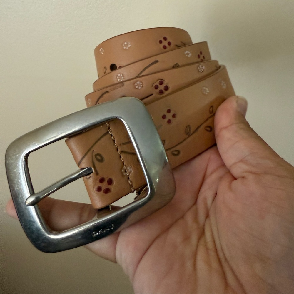 Vintage Y2K DKNY Floral Flower Embossed Tan Leather Belt Boho HoboWomen's Size M